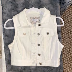 White cropped sleeveless denim jacket